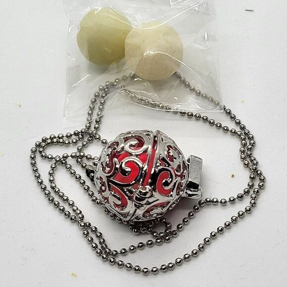 NEW, TOP DEALS, UNISEX, HOLLOW GLOW IN THE DARK PENDANT NECKLACE - Picture 3 of 5